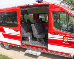  Ford Transit Mannschaftsraumboden mit Riffelblech verkleidet,Umfeldleuchte über der Schiebetür,Trittstuffe elektrisch ausfahrbar (136)